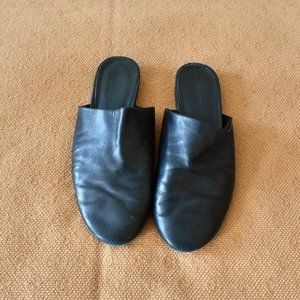vince black leather slides